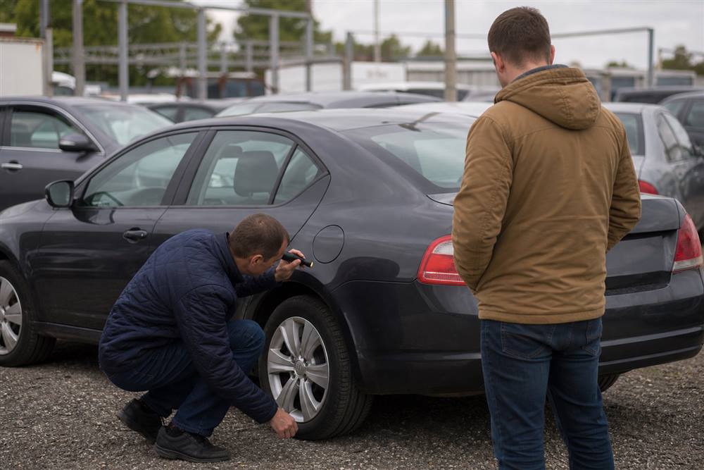 Автоэксперт помогает выбрать автомобиль с пробегом